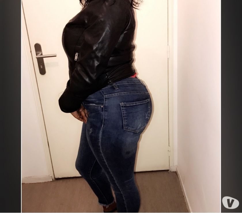 Ravissante Black à la peau caramel 